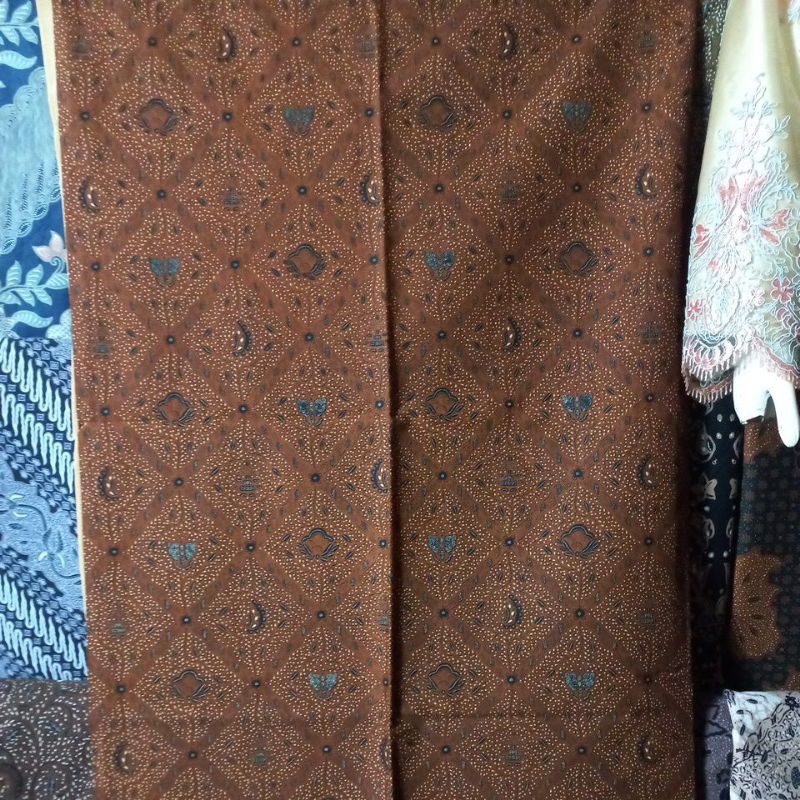 Jual Kain Jarik dan rok Wiru Kemeja Sidomukti Sogan Batik Malyka Solo ...