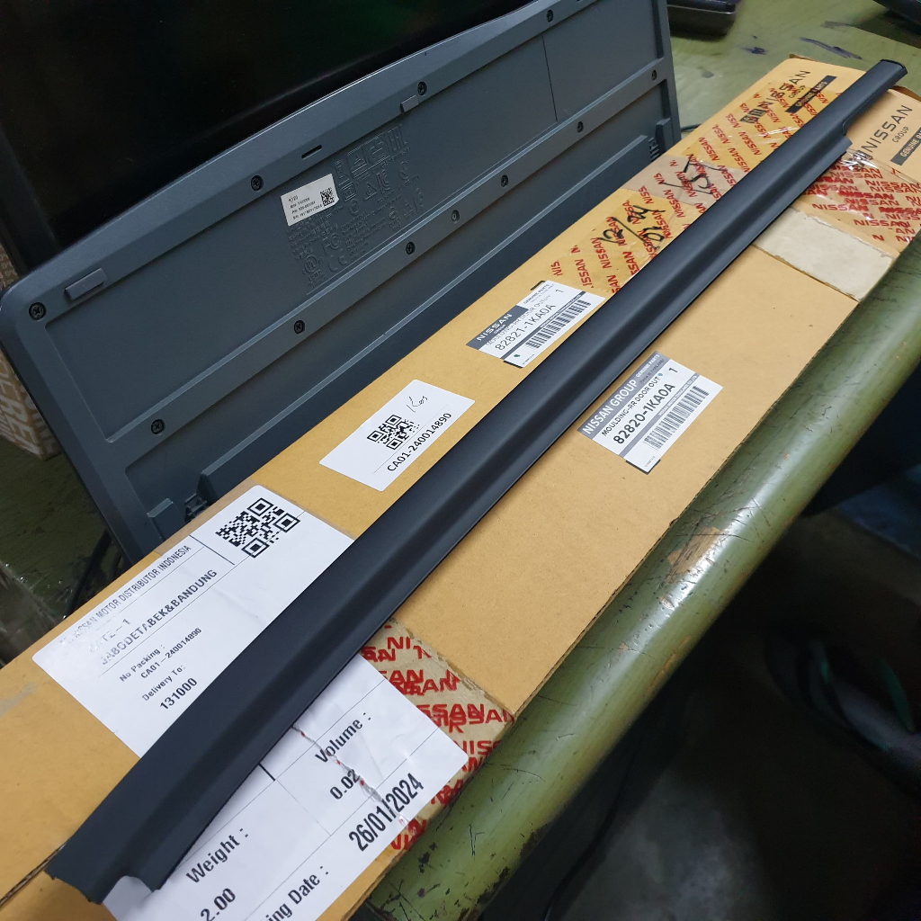 Jual PELIPIT KACA BELAKANG NISSAN JUKE F15 82820-1KA0A/82821-1KA0A ...