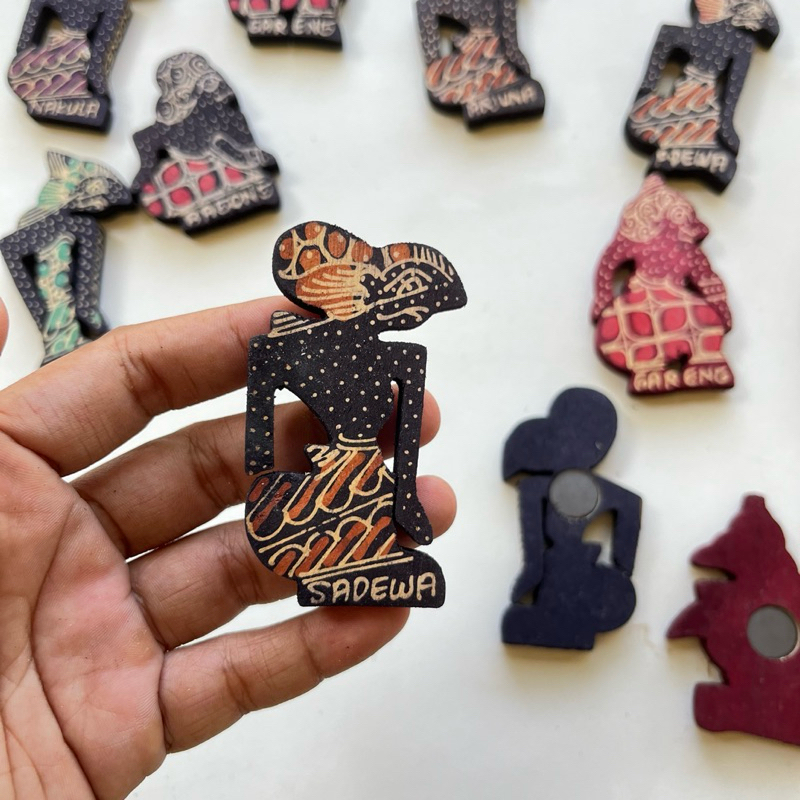 Jual Souvenir kulkas Wayang Batik Kayu Khas Jogja Indonesia