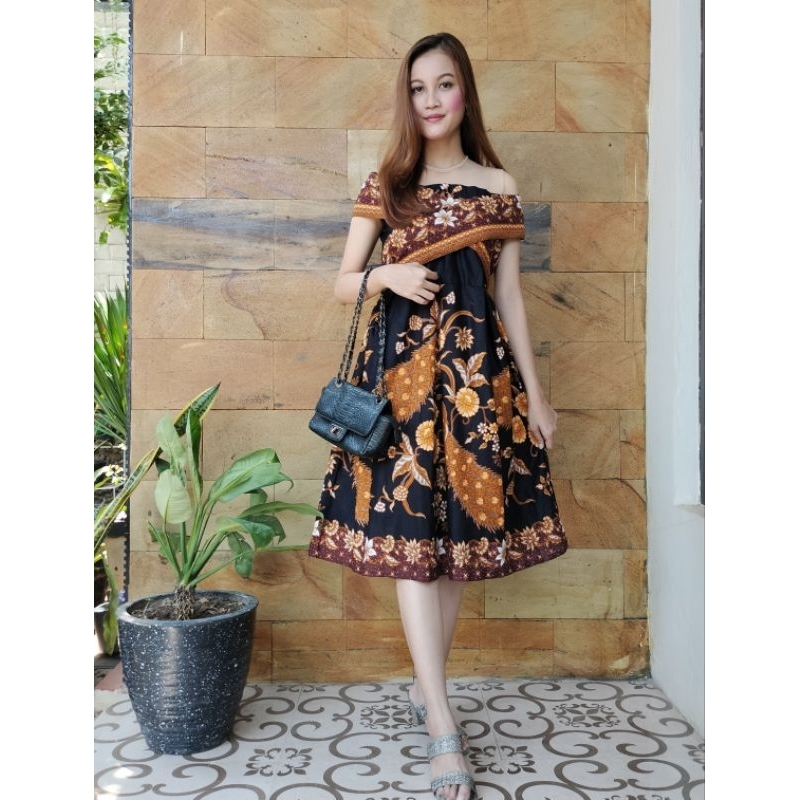 green emerald velvet dress Haru Pleated Batik Dress – Joli Pretty