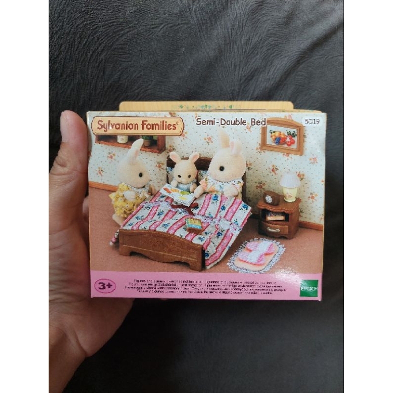 Sylvanian Families - Le Semi Lit Double - Set + De 5 Accessoires Plongez Dans L Univers De La Famille Sylvanian Figurines Animaux Miniatures Jouet Enfant 3 Ans Et 5019
