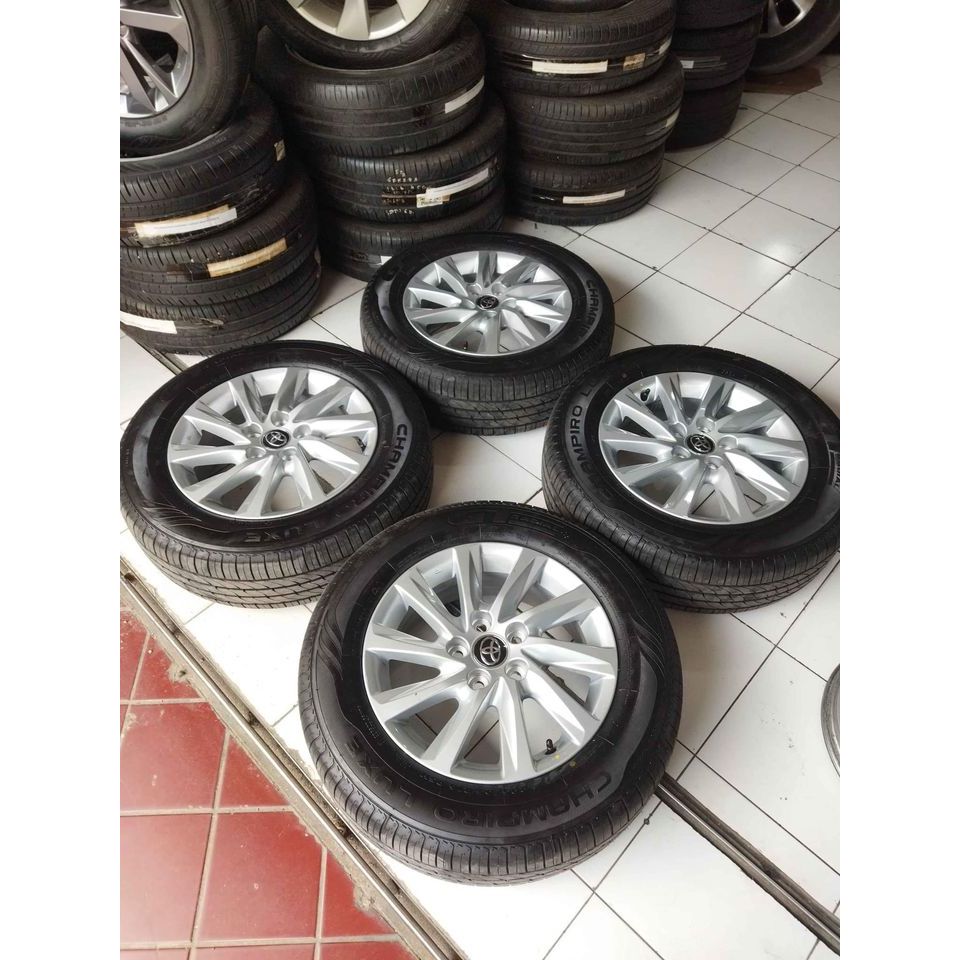 Jual Velg Mobil Bekas Oem INOVA ZENIX R16X6 5X114,3 ET 40 SILVER ...