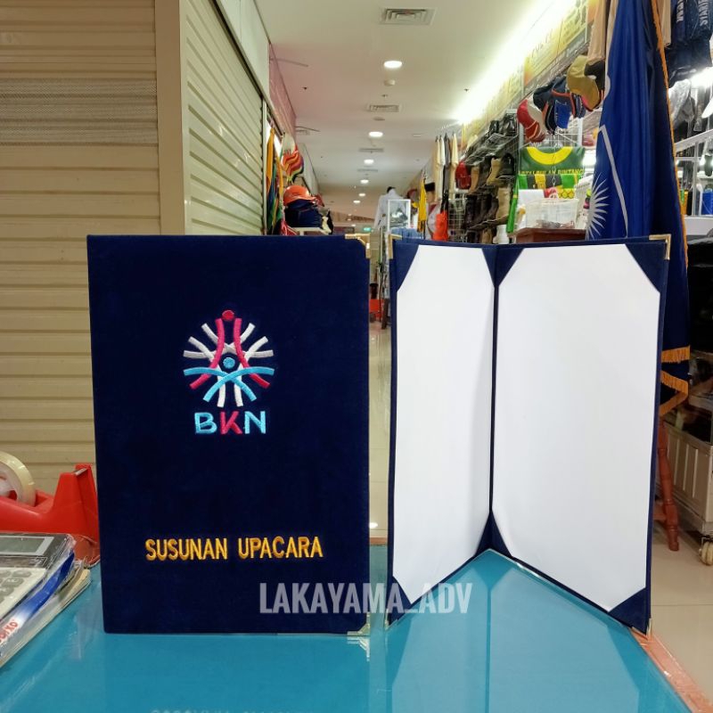 Jual map beludru custom logo proses bordir | Shopee Indonesia