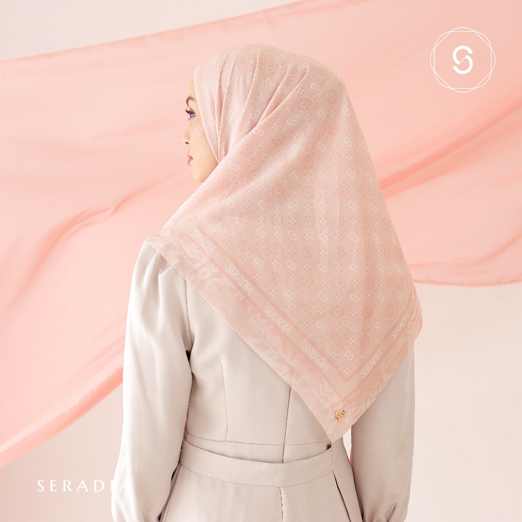 Seradia Hijab Segi Empat Monogram 2.0 115 X 115 CM
