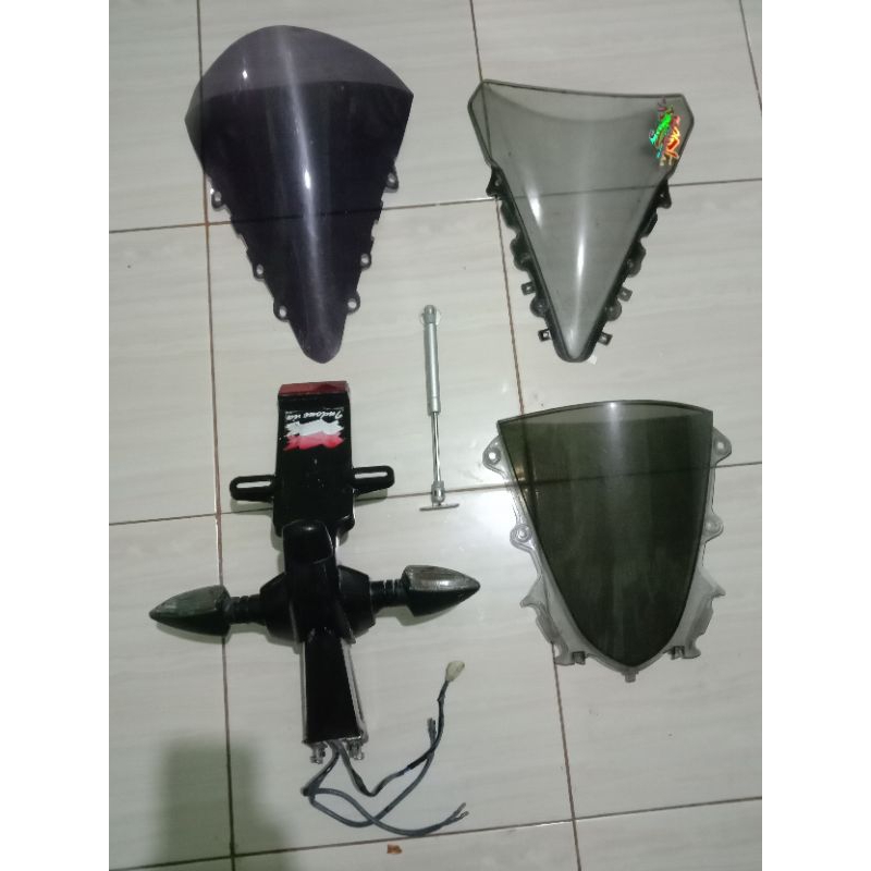 Jual windshield R15 v2 dan v3 dan spakbor R15 v2 | Shopee Indonesia