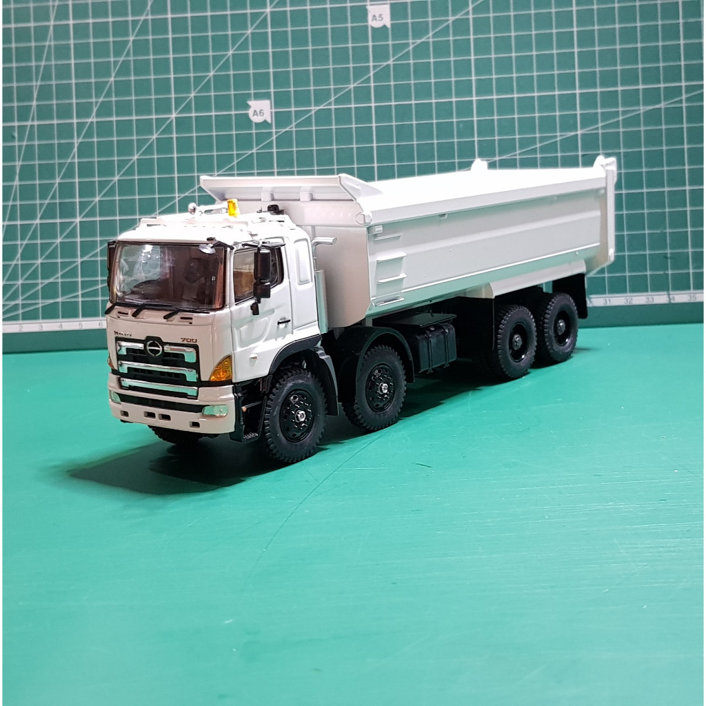 Amazon.co.jp: HINO 700 ZY ミニカー 1／43 : おもちゃ