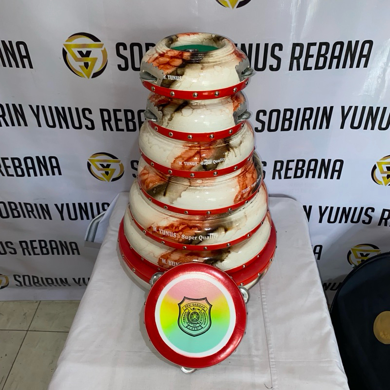 Jamoat transportida koz tashlagan kokraklar yaqindan