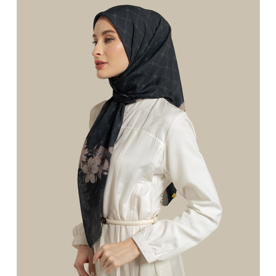 Wulang Narawangsa Hijab Segi Empat ⁠Soft Flower Black Kerudung Segi Empat Hijab Motif Segi Empat Hijab Voal Premium