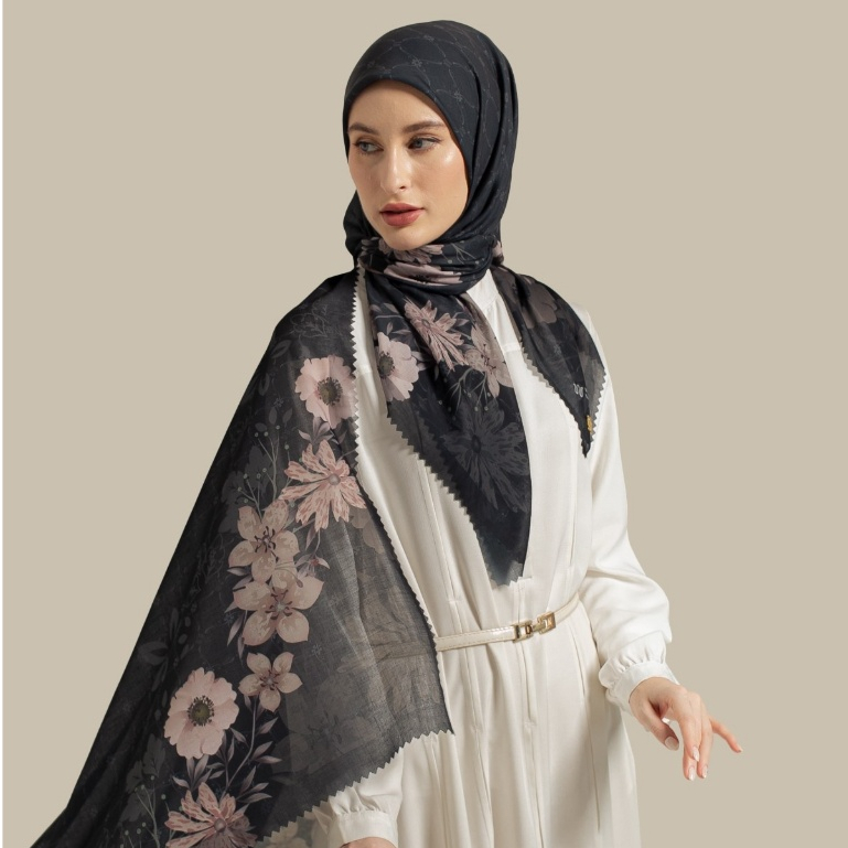 Wulang Narawangsa Hijab Segi Empat ⁠Soft Flower Black Kerudung Segi Empat Hijab Motif Segi Empat Hijab Voal Premium
