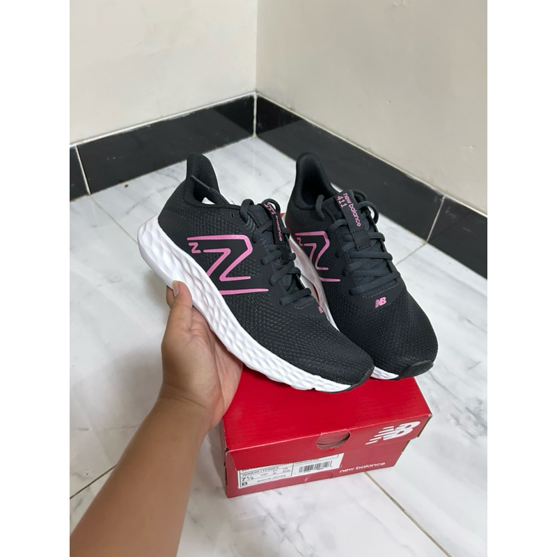 New balance hitam pink best sale