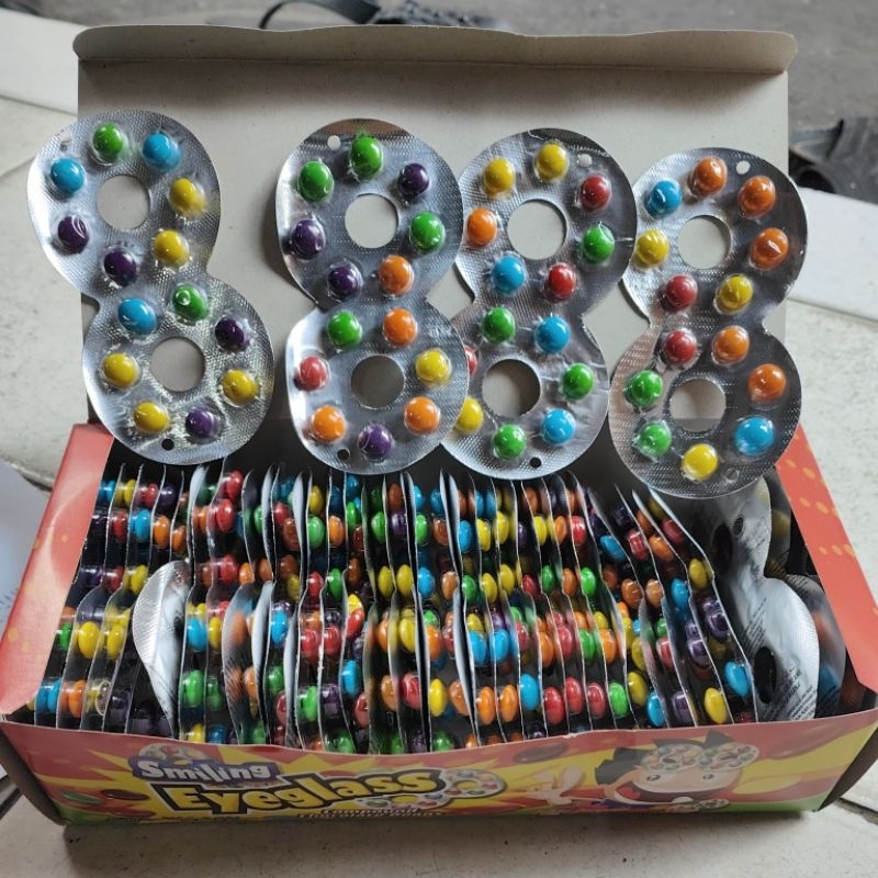 Jual 40 pcs permen smiling biru eyeglass permen kaca mata bentuk angka ...