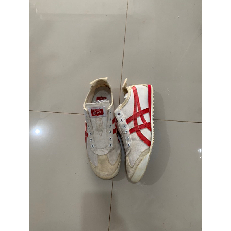 Onitsuka tiger hotsell zalora indonesia