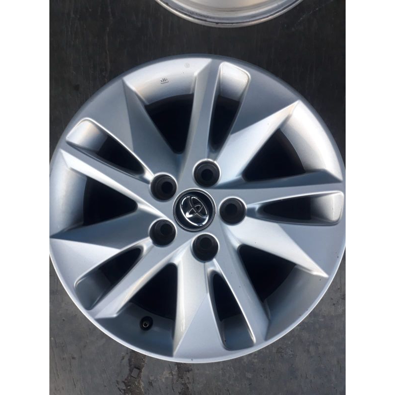 Jual velg ori innova reborn r16 pvd 5x114 kondisi utuh | Shopee Indonesia