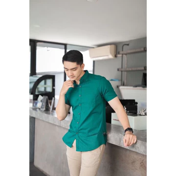 Kemeja Casual Pria Lengan Pendek Slimfit Premium Warna Cream