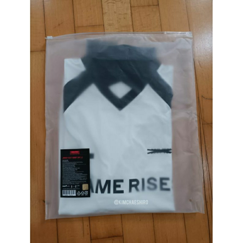 Jual Le Sserafim's 2023 Tour Flame Rises Jersey S/S T-Shirt White