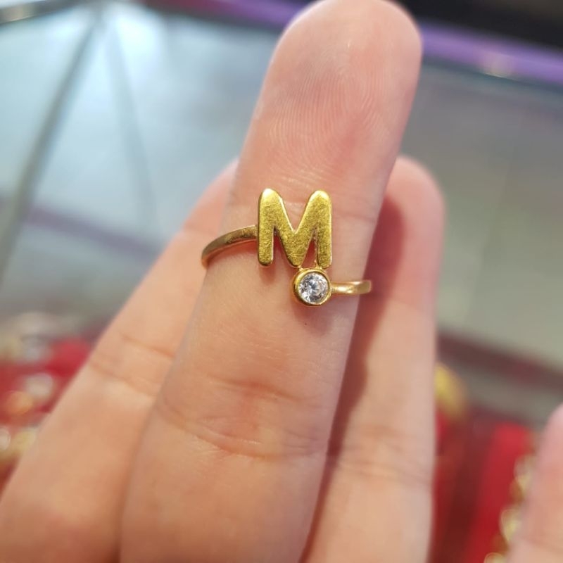 Jual cincin emas375 inisial m+1 DM putih size (14,5)1,60 gram | Shopee ...