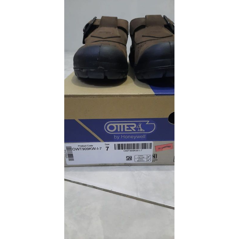 Jual Safety Shoes Otter by Honeywell Tipe OWT909KW17/ Otter Safety