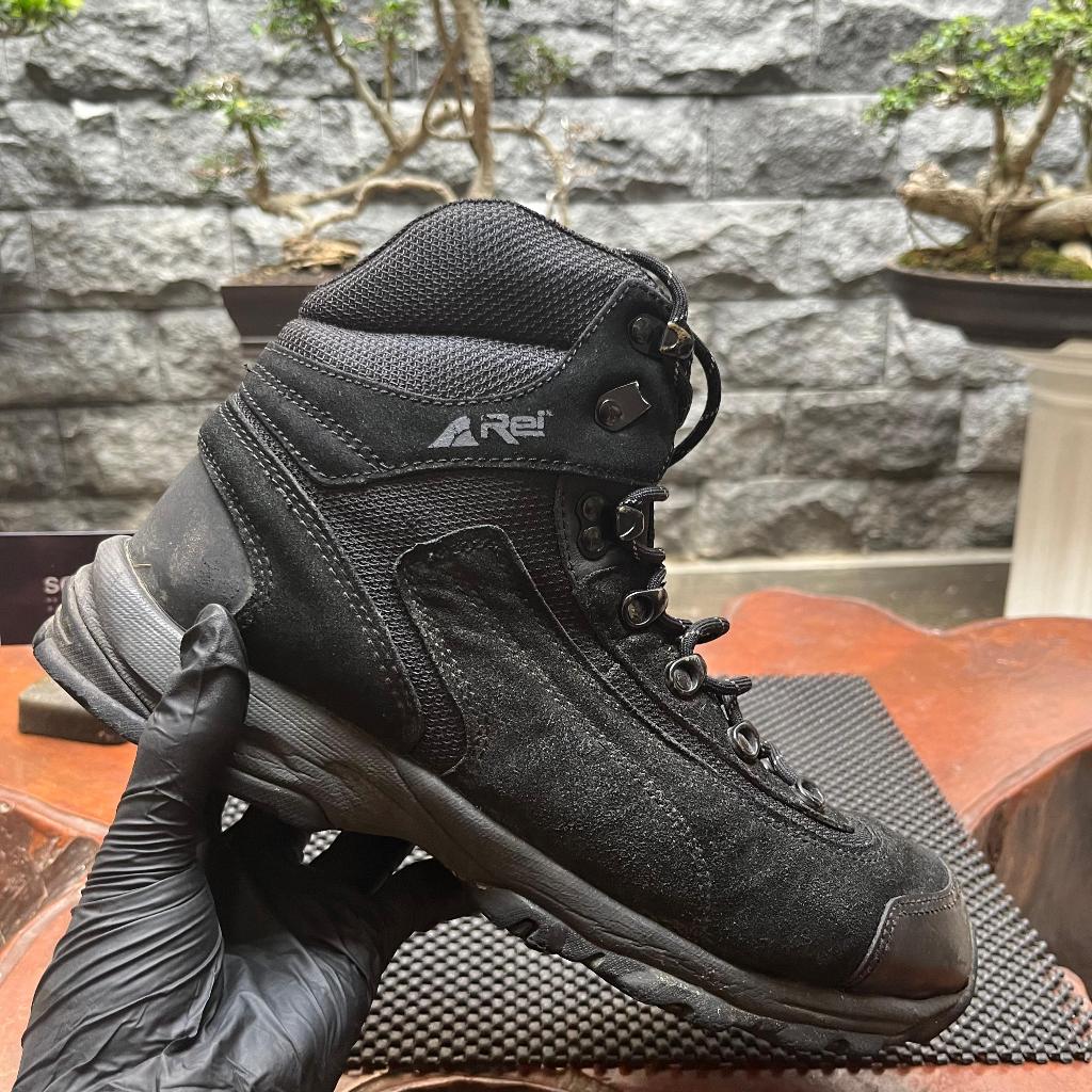Jual SEPATU BEKAS SECOND SNEAKERS THRIFT REI OUTDOOR FULL BLACK