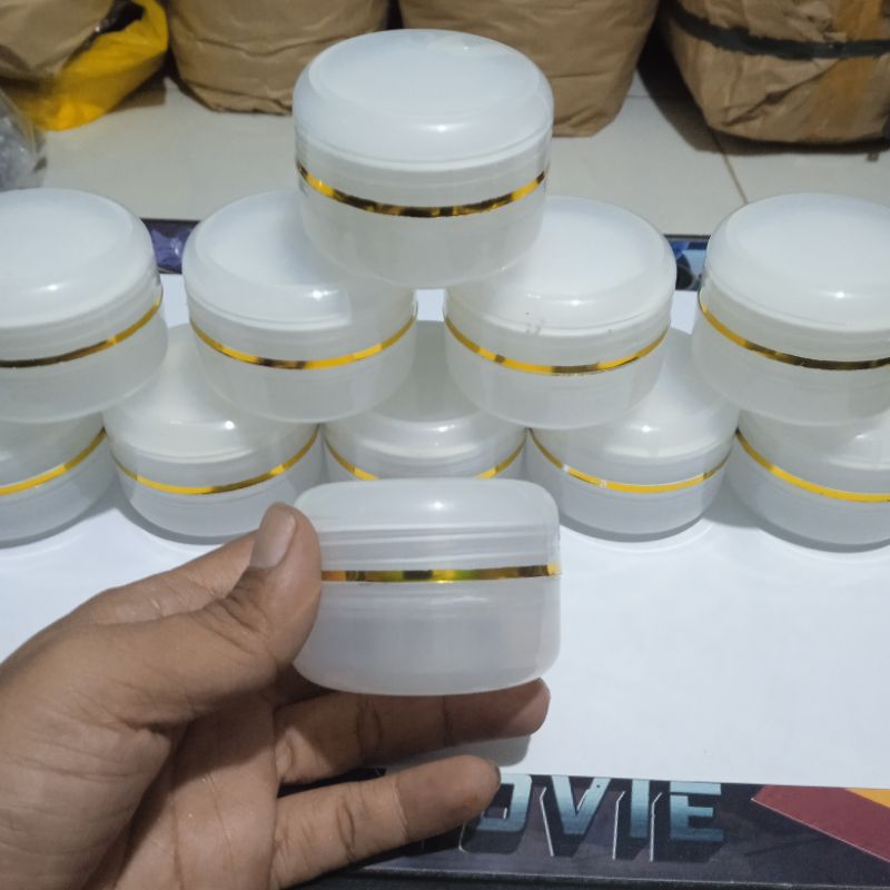 Jual POT CREAM 30GRAM SERBA GUNA WARNA PUTIH TRANSPRANS LIST SILVER ...