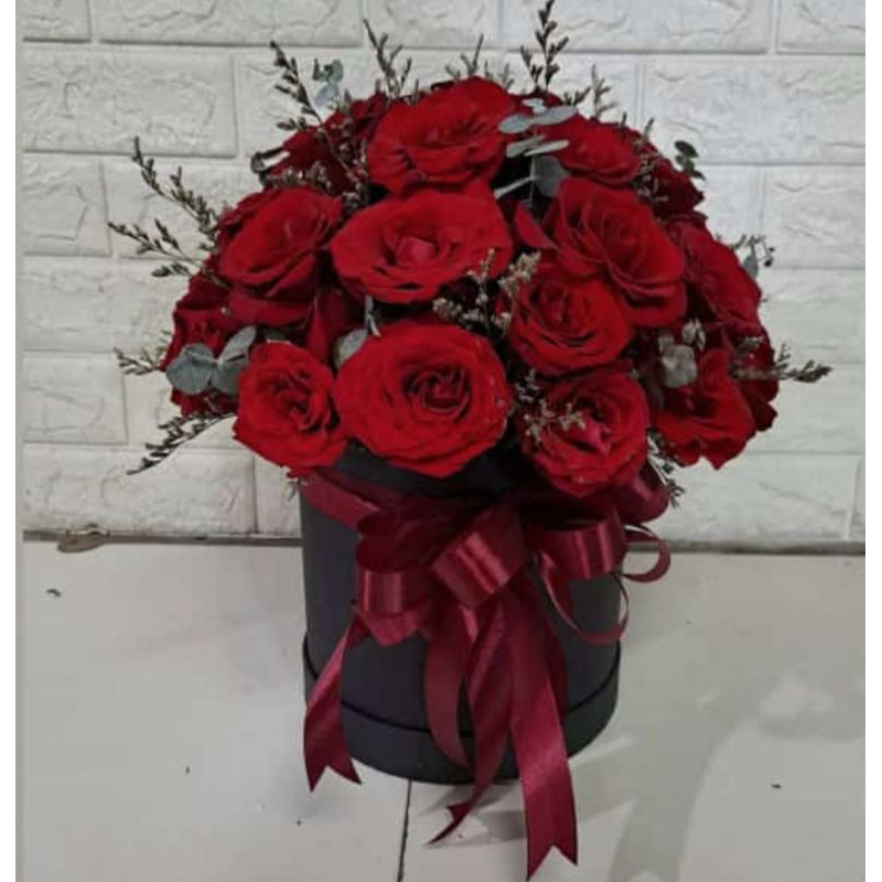 Jual rangkaian bunga box mawar merah segar/wangi/kado ultah/anniversary ...