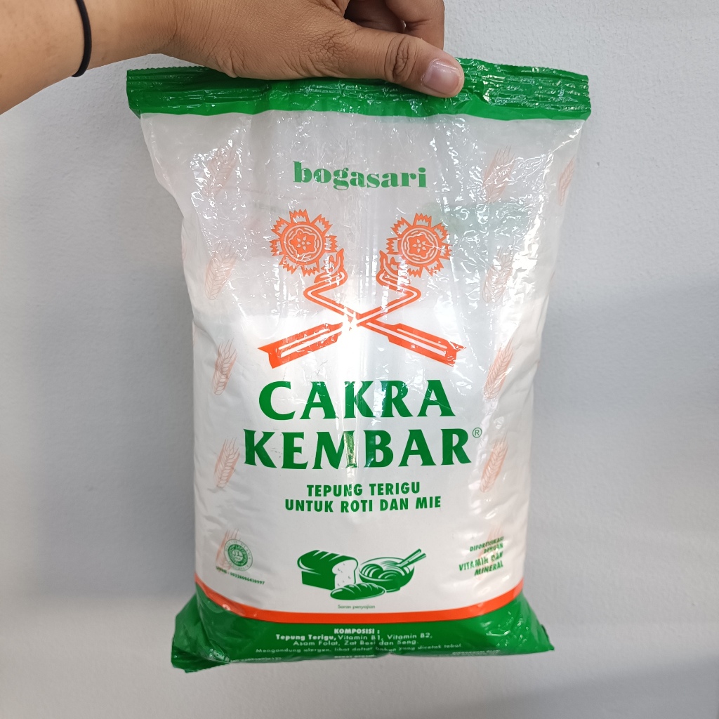 Jual Tepung Terigu Cakra Kembar Ekonomis 1kg Shopee Indonesia 