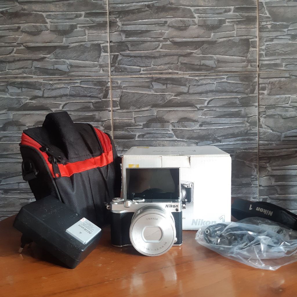 Jual Kamera Mirrorless Nikon 1 J5 Fullset Shopee Indonesia