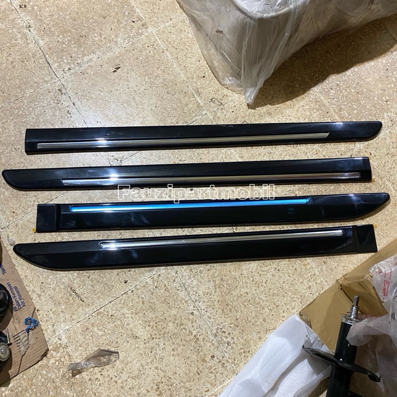 Jual lis list side body moulding pintu innova G 2012 2015 Baru Original