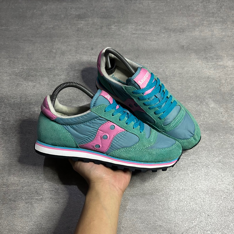 Sepatu saucony outlet