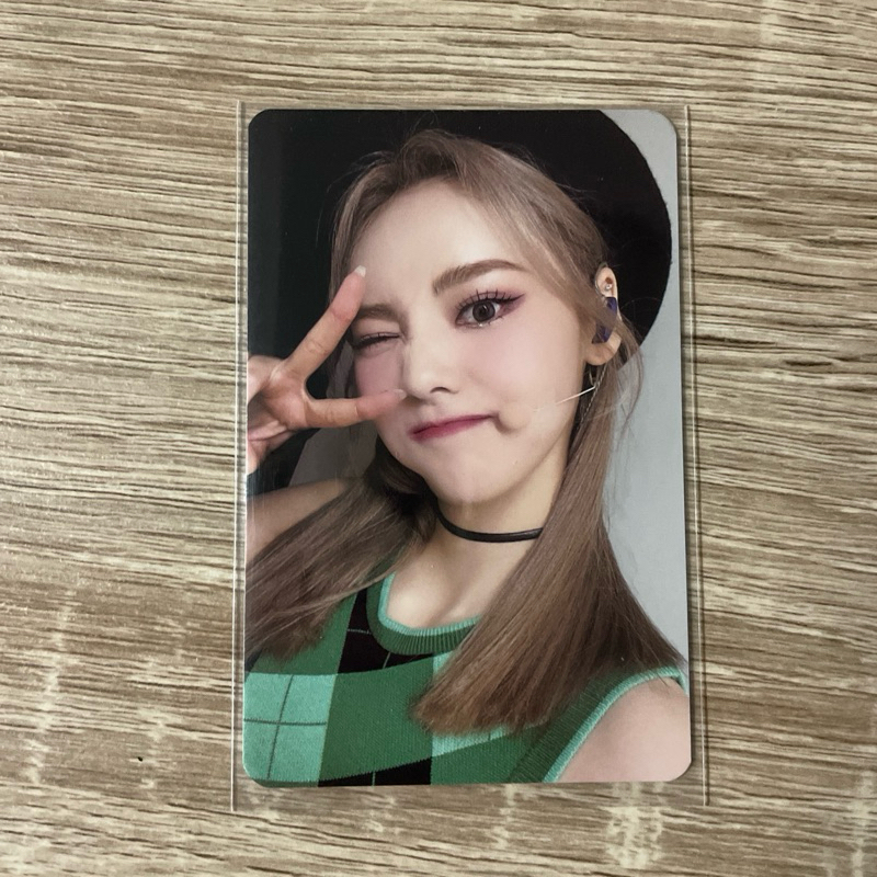 Jual Loona PC Photocard Photobook PB Loonaverse From Jinsoul Stage Ver ...