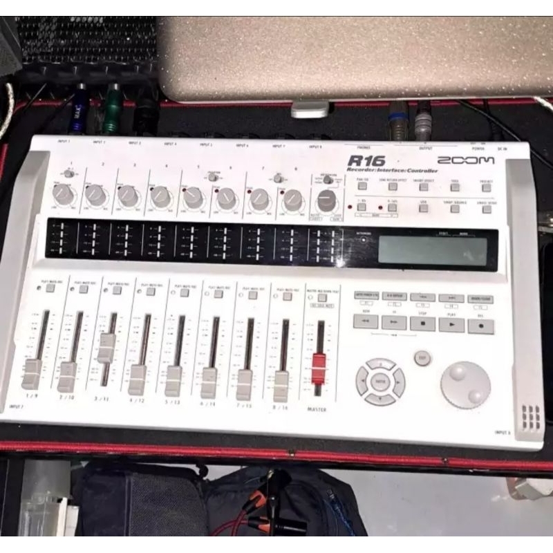 Jual Zoom R16 Mixer, Controller, Audio Interface Bekas | Shopee Indonesia