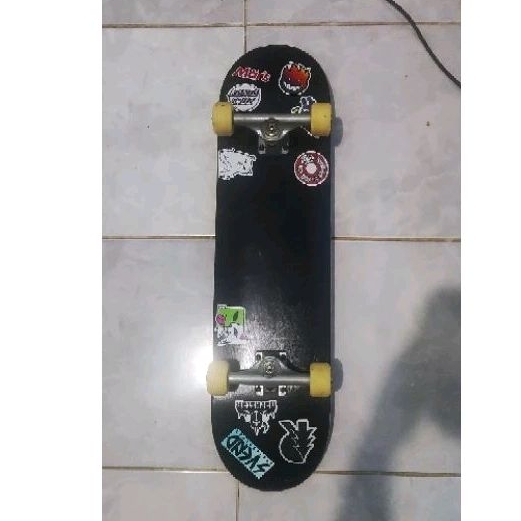 Jual Skateboard bekas pakai harga 250rb detail spek di desk | Shopee ...