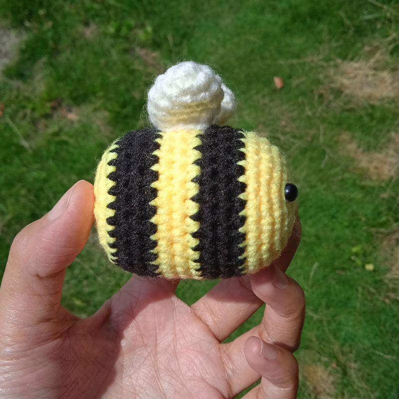 Jual Ulatkeket Amigurumi Lebah (Gantungan Kunci lebah rajut) | Shopee ...