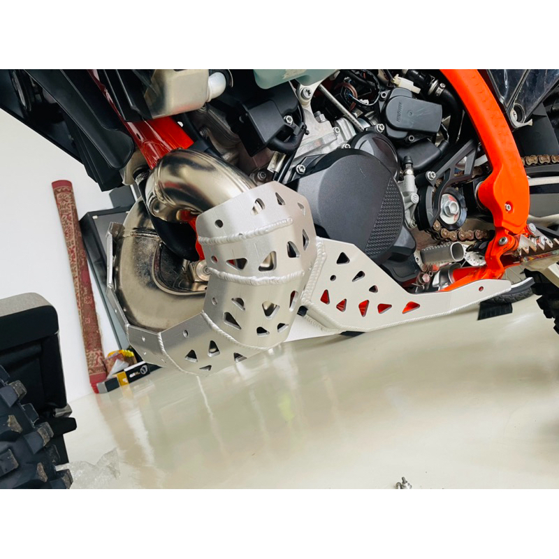 Jual Skid plate KTM pipe guard 2024 Pelindung kenalpot dan mesin KTM