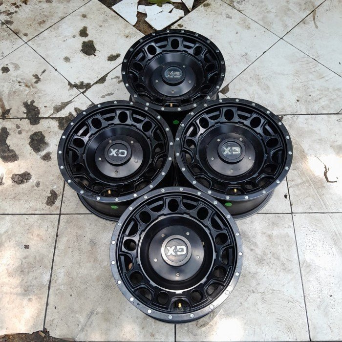 Jual Velg Mobil Bekas Hilux Panther Everest Kmc Hsr R Shopee Indonesia