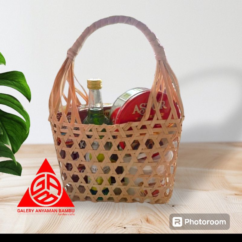 Jual Keranjang rotan Anyaman Bambu Hampers Buah Model Tas/anyaman bambu ...