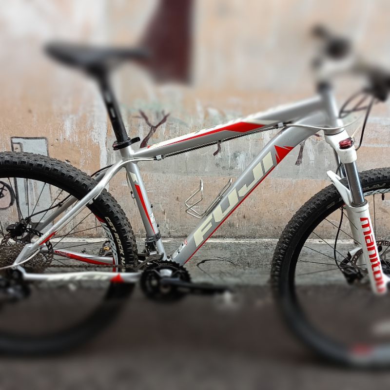 Jual Frameset frame fuji tahoe 1.5 dan fork manitou banyak bonus ...