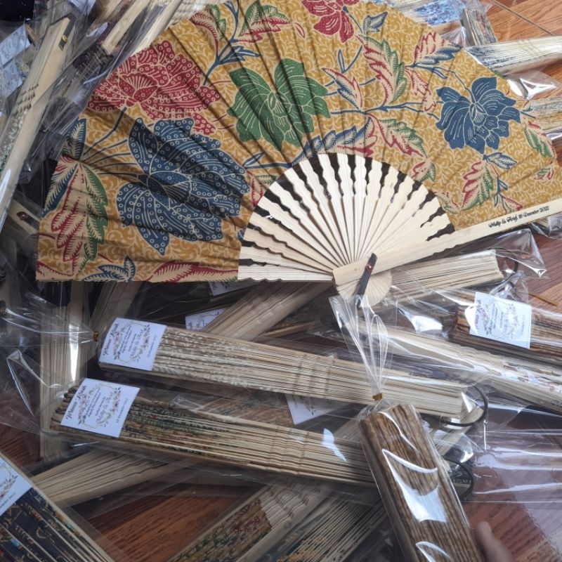 Souvenir kipas superjumbo panjang 27 - 28 cm Harga per 10 pcs