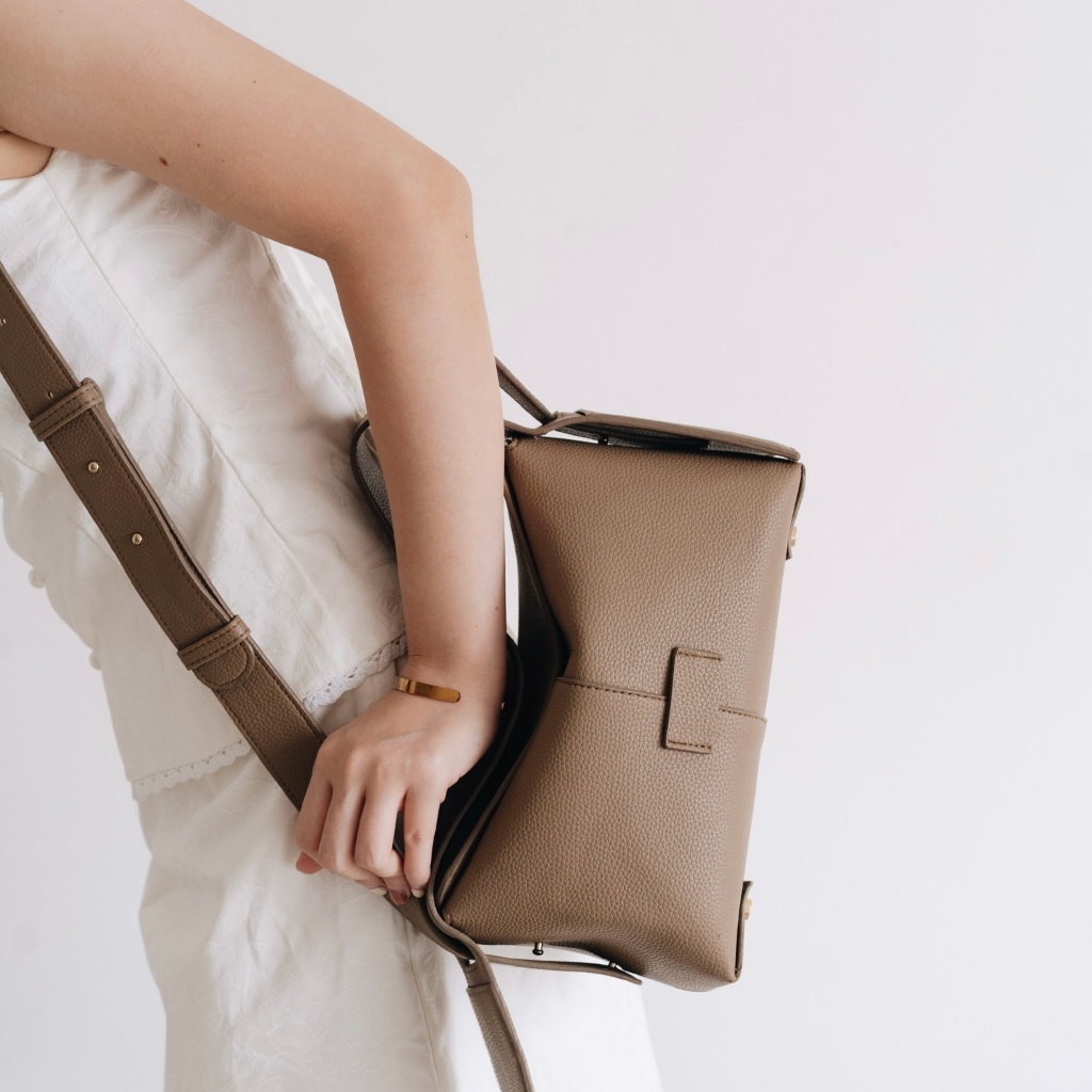 Jual LOUFEE IORA BAG (black, taupe, sage-green) | Tas Wanita | Tas ...