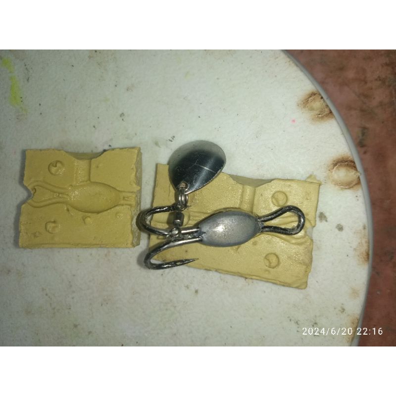 Jual cetakan timah cor doble hook 2/0 sinjiru kenzy vmc | Shopee Indonesia