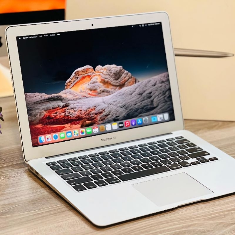 中古品〕 MacBook Air 11.6-inch Early-2015 MJVM2J／A Core_i5