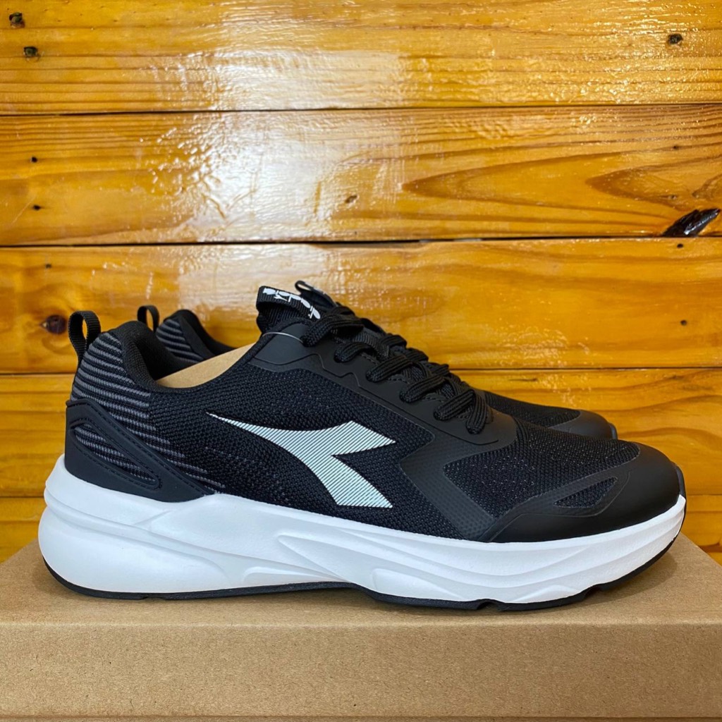 NOS 90s Diadora ウィンドブレーカー セットアップ 黒 サッカー NOS 90s Diadora ウィンドブレーカー セットアップ 黒 サッカー