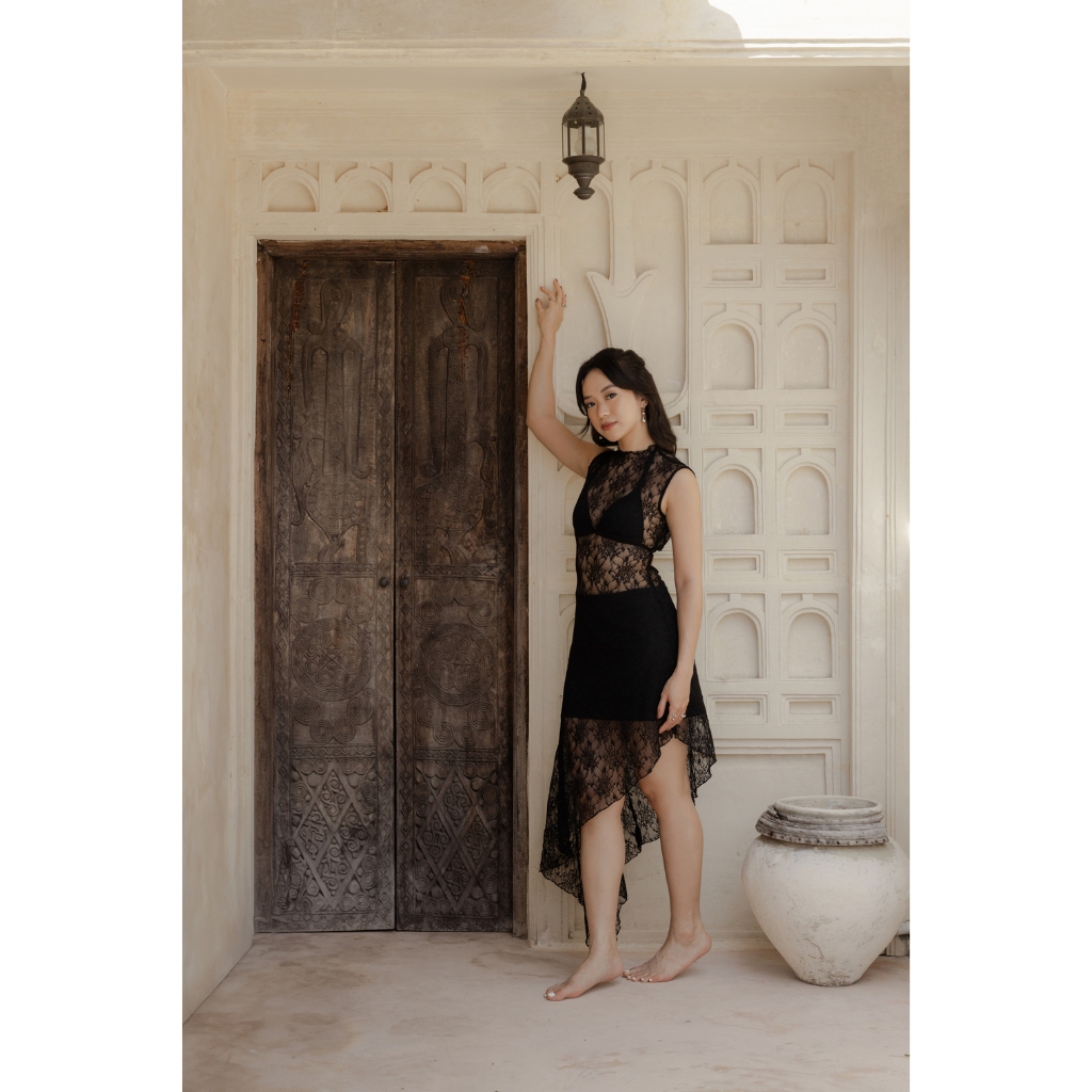 TEXTURED DIAGONAL LACE SLEEVELESS DRESS: Off-White main image 0