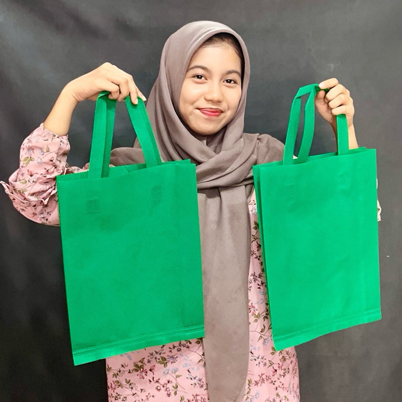 Jual Tote bag goodie bag polos tas spunbond tote bag 35 cm x 25 cm paper bag tas kain kurnia kado Shopee Indonesia