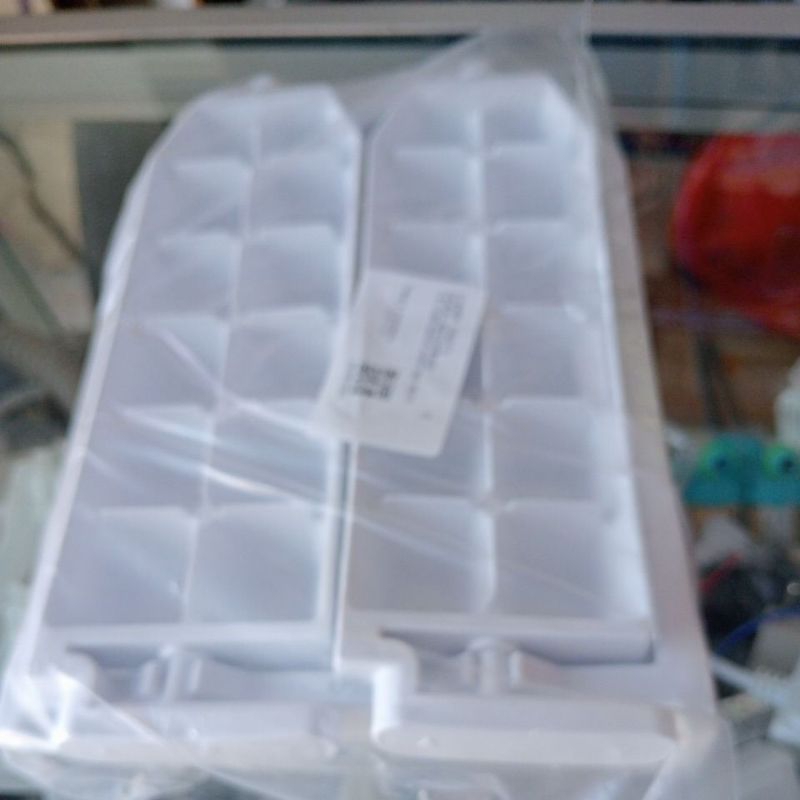Jual ICE CUBE MAKER (PEMBUAT CETAKAN ES BATU) KULKAS 2 PINTU SHARP ASLI ...