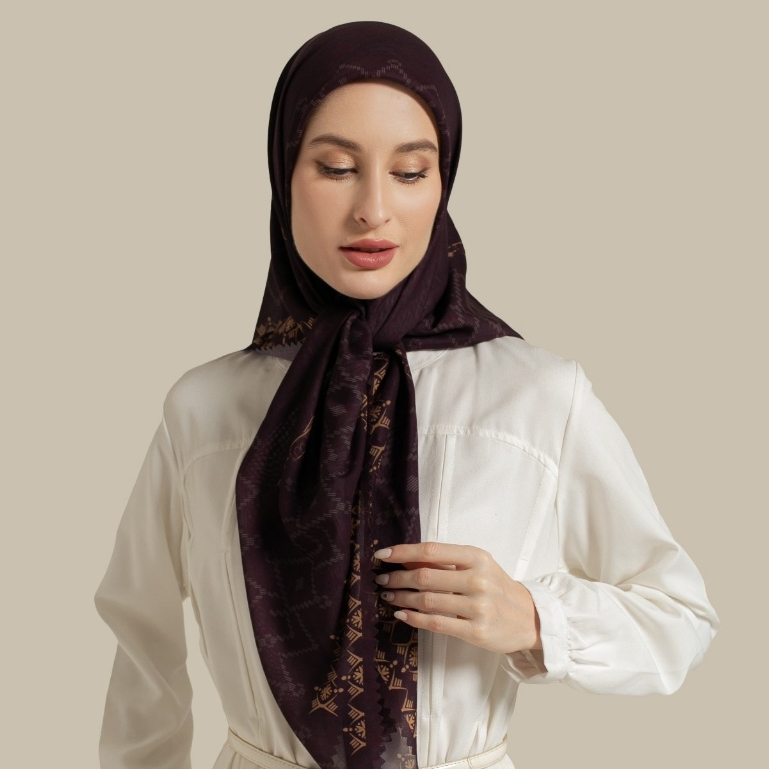 Wulang Narawangsa Hijab Segi Empat Musi Maroon Kerudung Segi Empat Hijab Motif Segi Empat Hijab Voal Premium