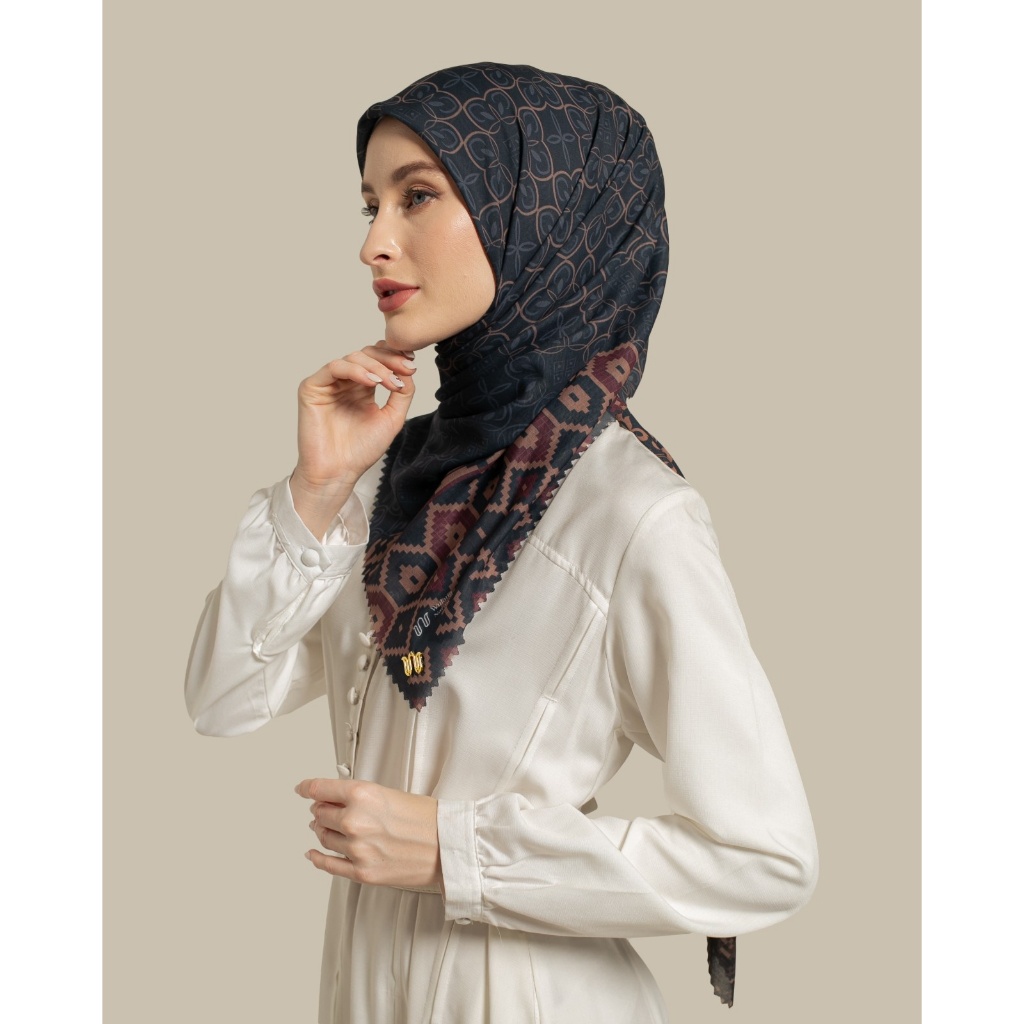 Wulang Narawangsa Hijab Segi Empat Archaica Old Black Kerudung Segi Empat Hijab Motif Segi Empat Hijab Voal Premium