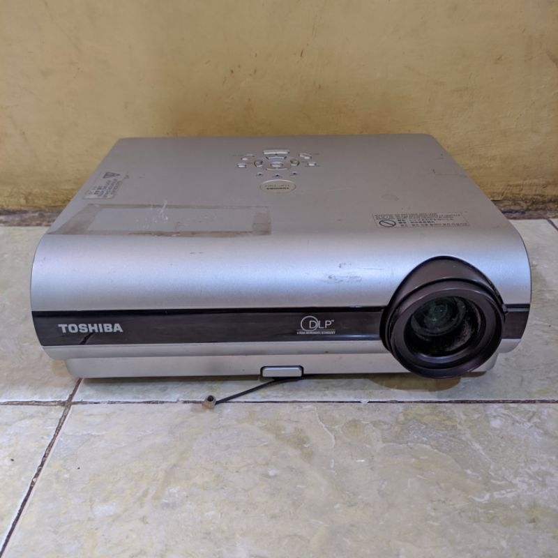 Jual PROYEKTOR DLP PROJECTOR TOSHIBA MODEL TDPT40 LENSA PROJECTOR