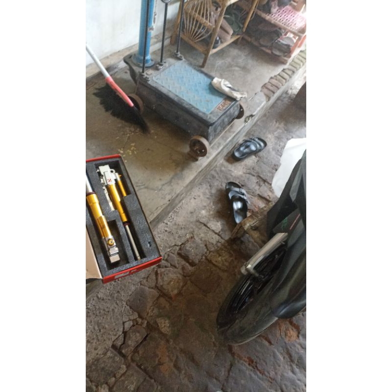 Jual SHOCKBREAKER depan KTC KITACO untuk motor vario beat scopy110 ...