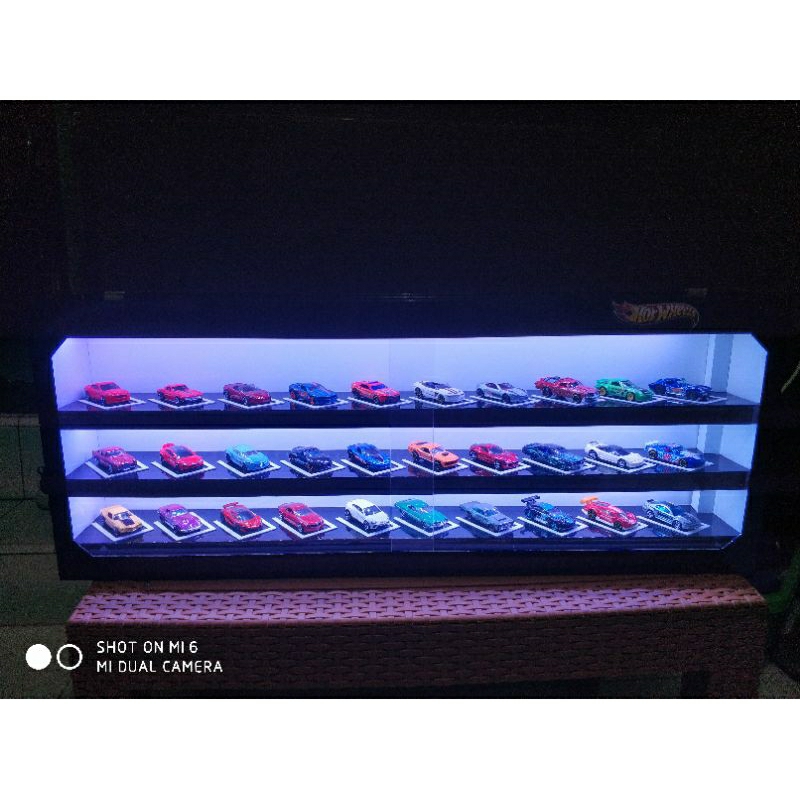 Jual Rak Hotwheels atau diorama display akrilik isi 30 Lampu LED RGB ...