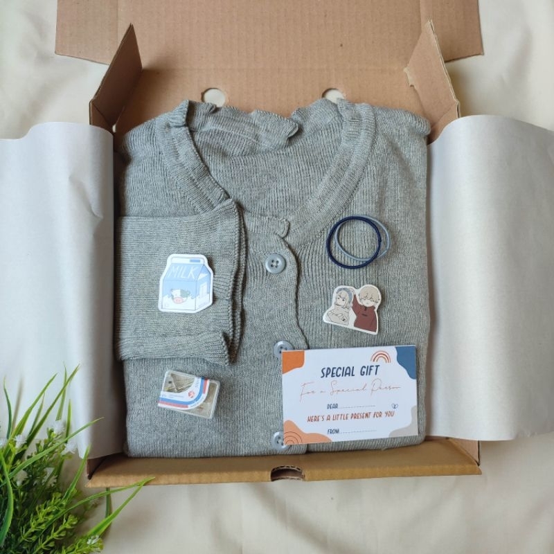 Jual HAMPERS CARDIGAN RAJUT / KADO ULANG TAHUN / KADO WISUDA / KADO ...